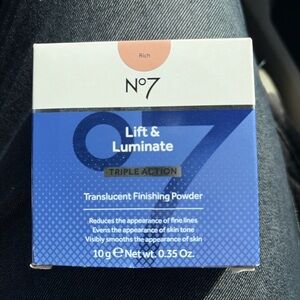 No7 Lift & Luminate Finishing Powder triple action- Rich